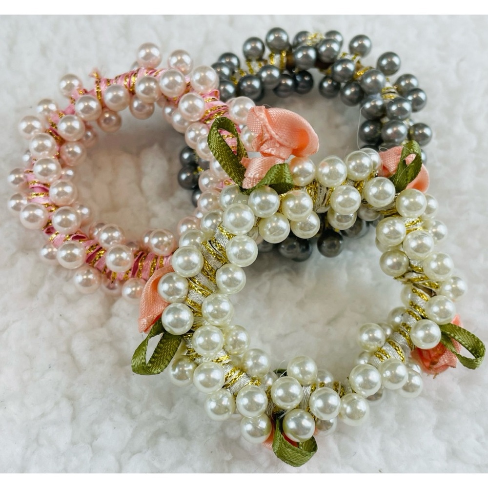 (NWOT) 3-Piece Pearl and Flower Hair Tie Set - Picture 13 of 13